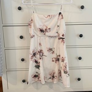Perfect summer dress by honey punch. Size M